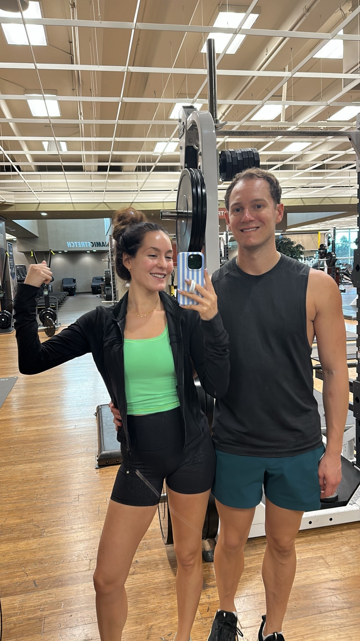 8/17 gym outfit 
Workout wear
Gym look

Loopy phone case (code carolinelawley)
Lululemon define nulu jacket (size 8 for me)
Amazon tank (Skims dupe)
Beyond Yoga shorts (size M for me)


#LTKActive #LTKMens