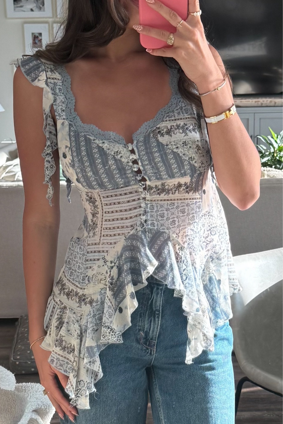 my new fave shirttt

#LTKFestival