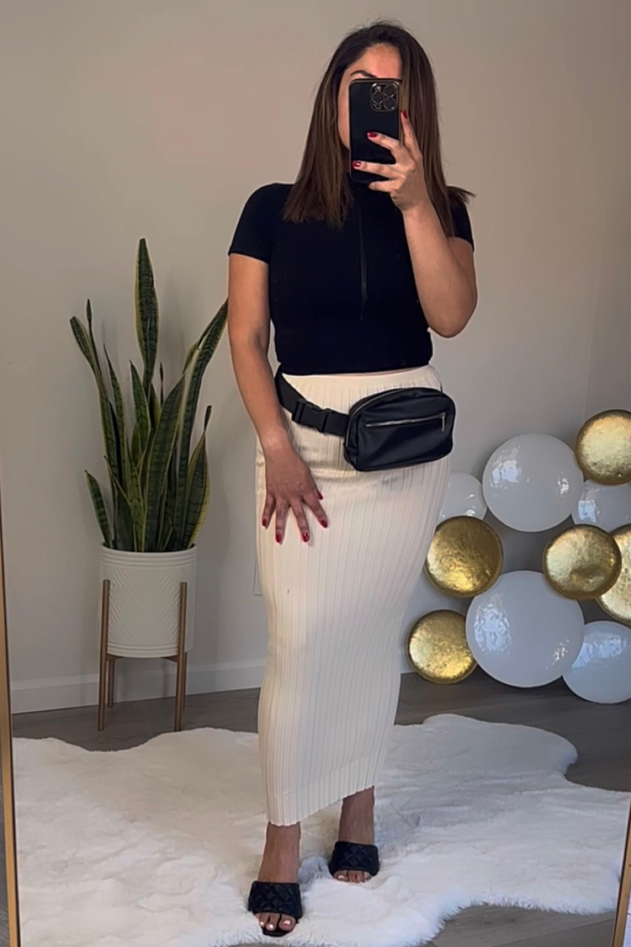 Skirt material  is super stretchy including on waistline! Comfy af. Looks super cute w sneakers too. 
Size: Small 