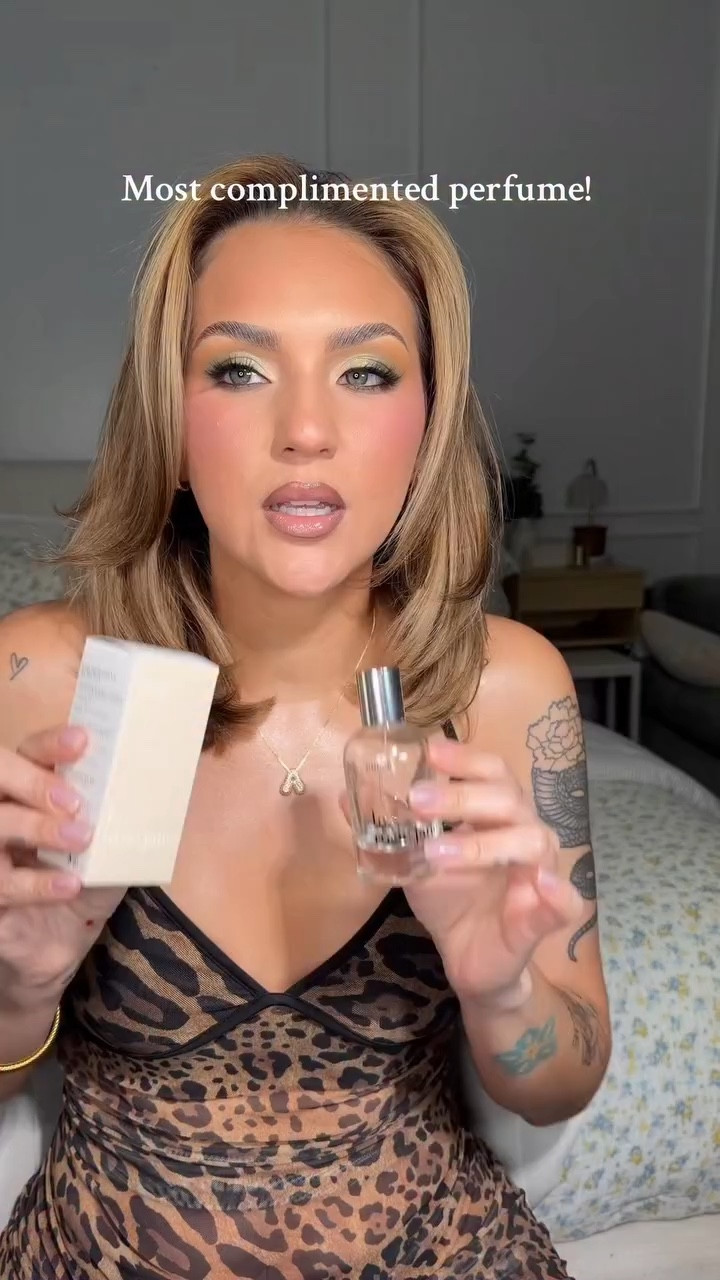 My most complimented perfume! Can not live without! 
@byrosiejane in dulce 
#vanillaperfume #gourmandperfume #fragrance