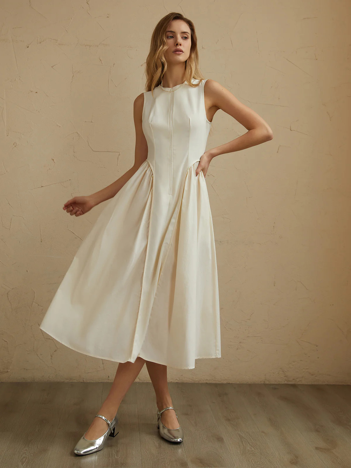 Sleeveless Pockets Pleated Midi Dress | Commense