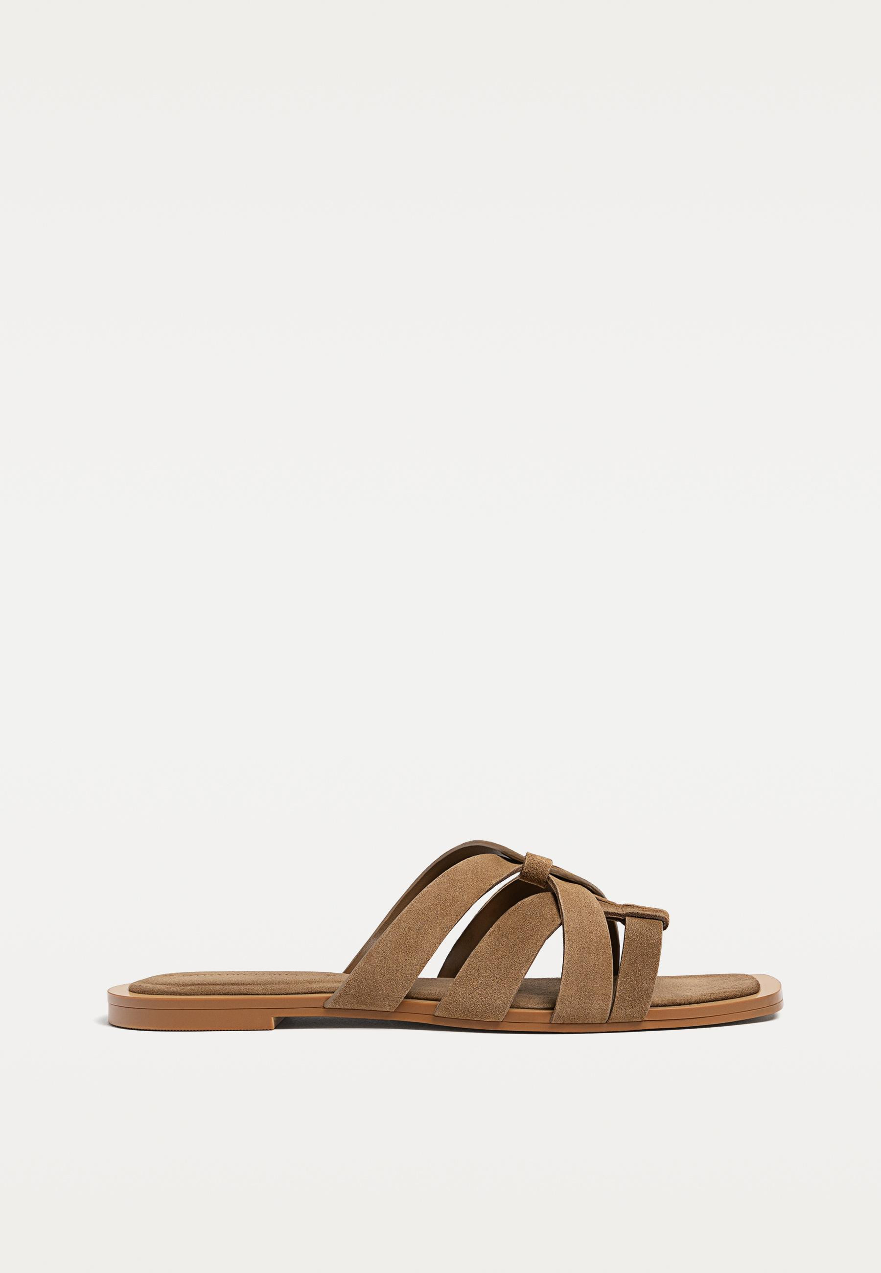 Flache Sandalen aus Rauleder - Sandalen für Damen | Stradivarius Deutschland | Stradivarius DE