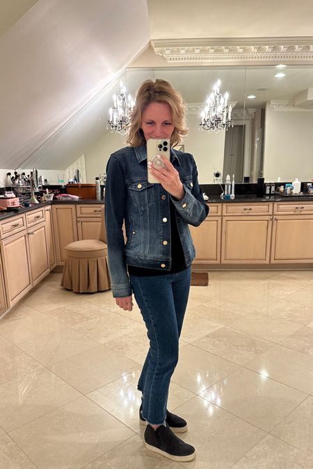 Softest Jean jacket ever! And the button detail is spot on #casualfit #jeanjacket

#LTKfit #LTKtravel