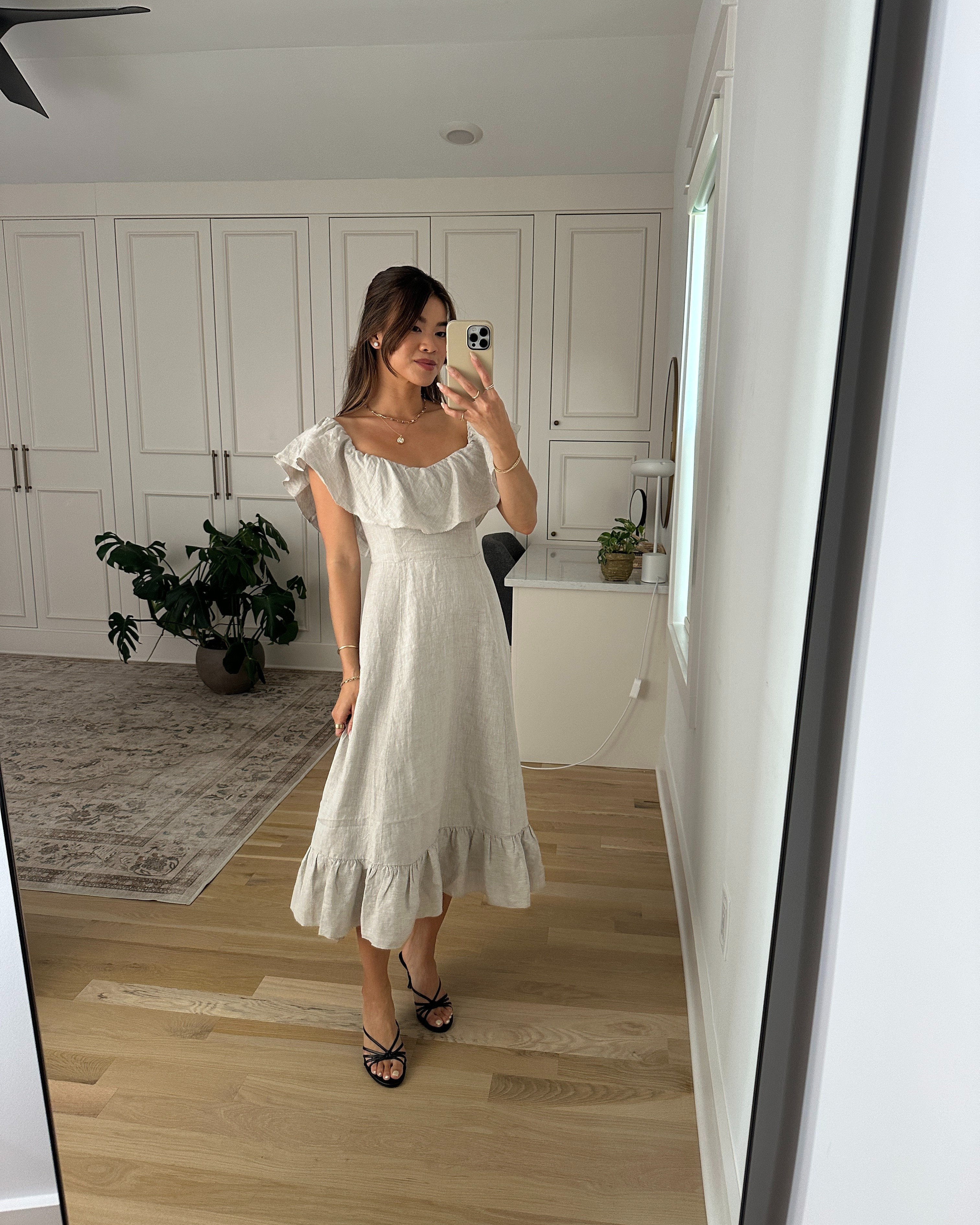 The cutest everyday dress from @Aritzia. It’s linen and has a smocking in the back!

Sizing info:
-Aritzia Marmion Linen Dress (size 0 Undyed Ecru)

Aritzia best sellers, best pieces from Aritzia for petite, Petite style guide, how to dress if you’re petite, Petite style, petite fashion, mom outfit, mom style, petite dress, petite outfit ideas, petite outfits, best dress for petite, spring style, spring outfits, beach outfits, spring break, vacation outfits, Aritzia try on, Aritzia new arrivals, Aritzia dresses for petite

#LTKootd #LTKSeasonal #LTKPetite