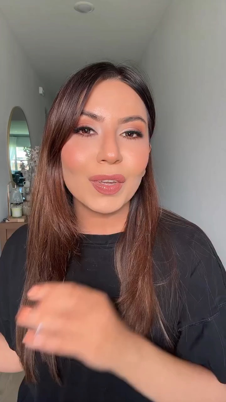 Skip the loose glitter and glue. These glitter sticks are beginner-friendly, mess-free, and take seconds to apply. Instant sparkle, zero stress.

Type “GLITTER” in the comments to know which one I used here and for some more options in glittery sticks 

#GlitterStick #MakeupHack #EasyMakeup #BeautyTips #DallasMakeupArtist