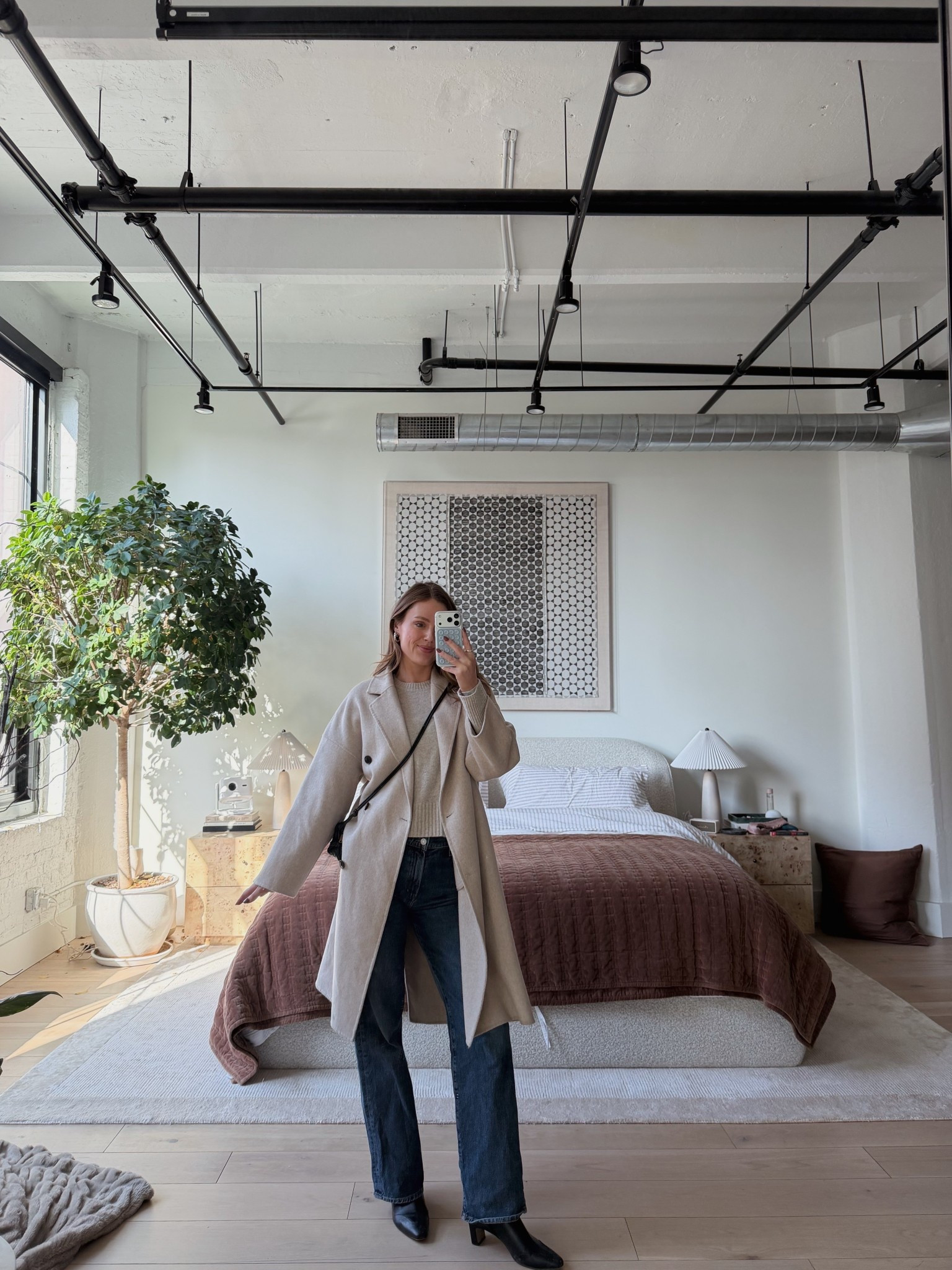 Early spring casual jeans outfit - these are the best walking boots ever! 