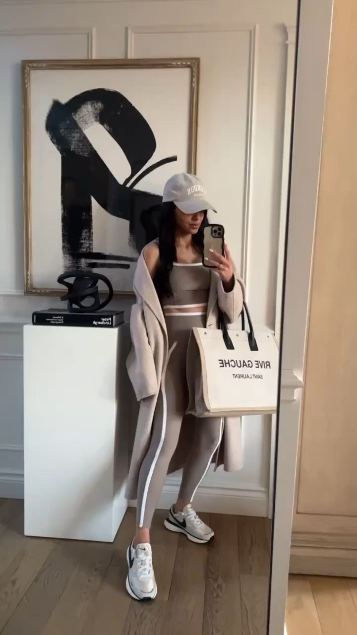 Nike sneakers on sale at Nordstrom!
Run TTS



#LTKShoeCrush #LTKFindsUnder100 #LTKActive