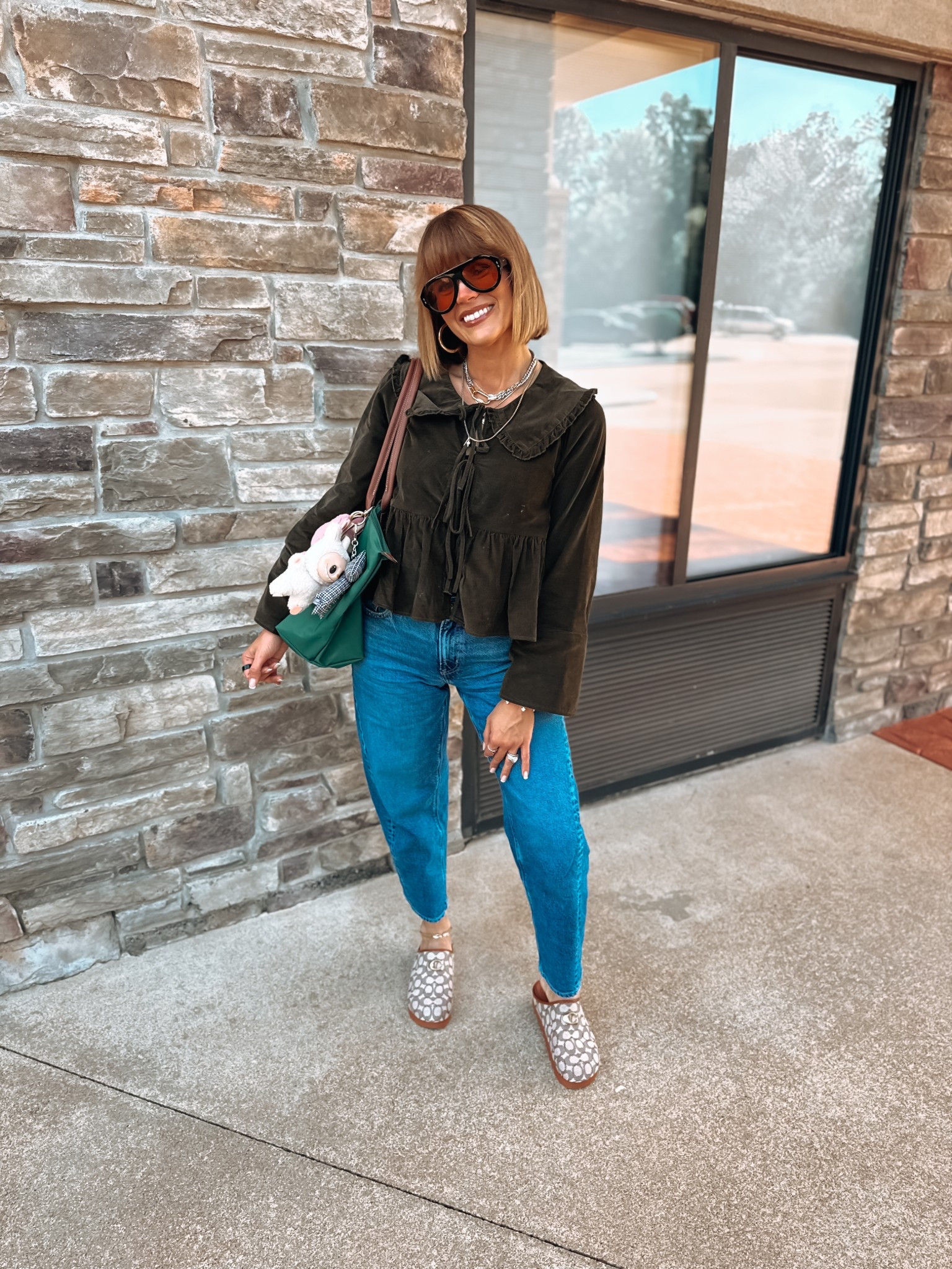 Barrel Jeans and a cute top! Perfect combo!! I love this top sm I bought it twice!✌🏼🤎🍂🦃
Top/ s tts 
Jeans/ 0 sized down 1
Clogs/ 8 tts 

Fall
Fall outfit 
Fall style 
American eagle 
Aexme
Coach 
Sunglasses 
Longchamp 

#LTKSaleAlert #LTKCyberWeek #LTKHoliday