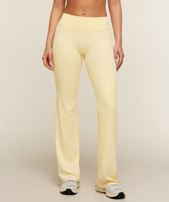Whitney Mid-Rise Flare Leggings Regular | Gymshark US