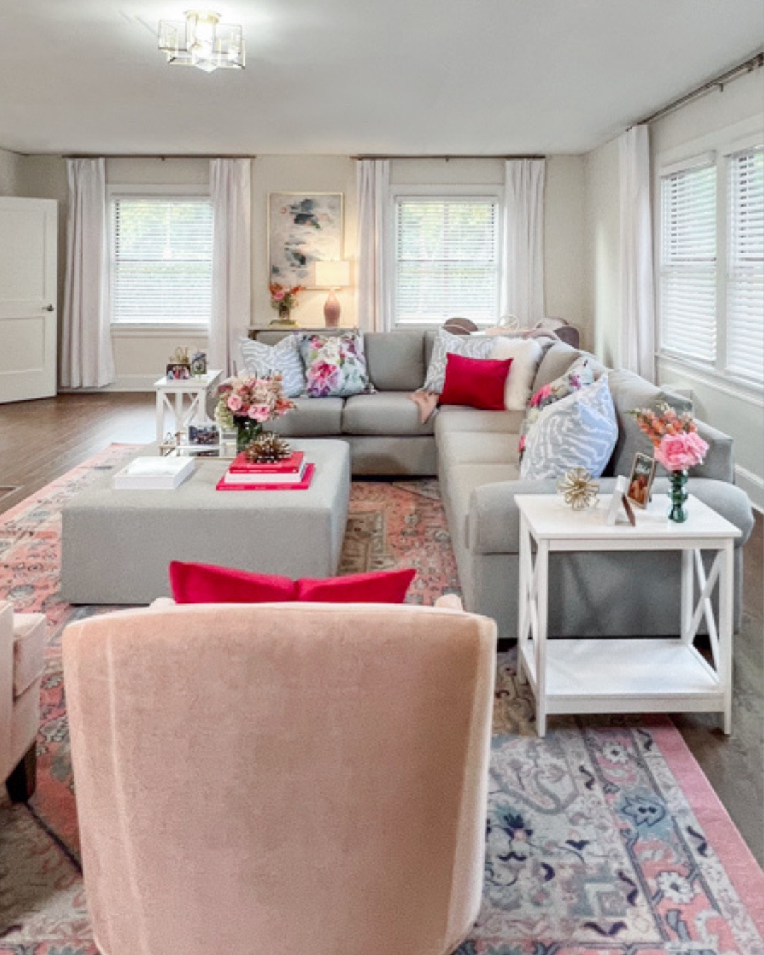 Living in the pink sorority house of your dreams! 💖 From the pastel vibes to the endless charm, this place is giving all the collegiate glam energy.

📍 Oregon State University | Alpha Omicron Pi | Alpha Rho Chapter



#LTKHome