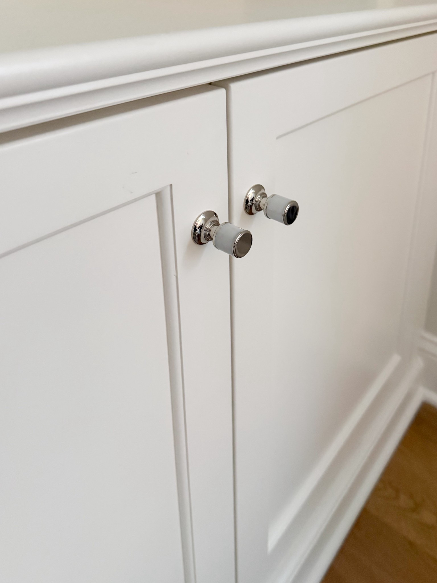 The prettiest polished nickel and calacatta marble knobs on my client’s cabinets! Love the mix of materials!! 

#LTKHome #LTKSeasonal #LTKdayinmylife