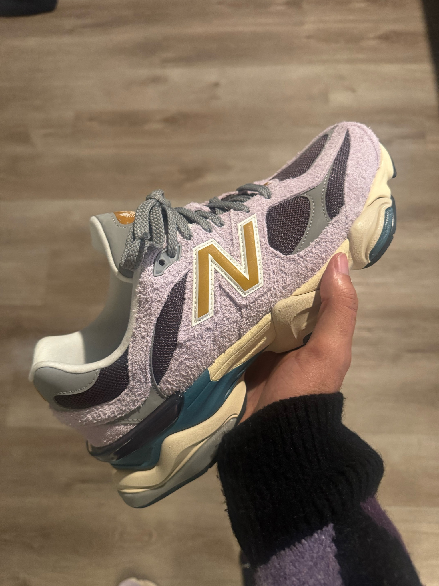 For all of my New Balance 9060 fans! These lilac sneakers are the perfect edition to your spring wardrobe. They are also under retail!!
