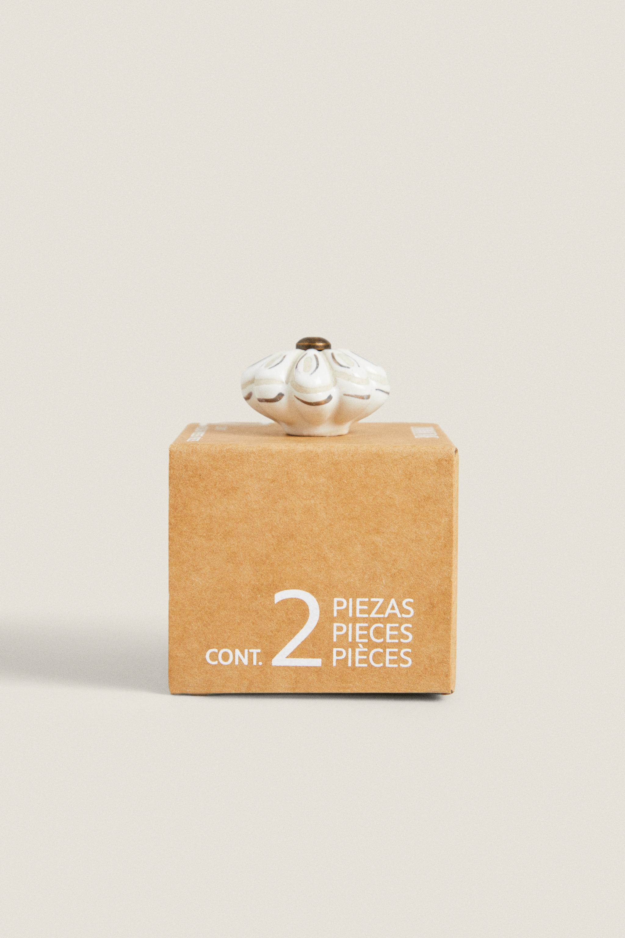 SET OF CERAMIC FLOWER KNOBS (SET OF 2) | Zara US