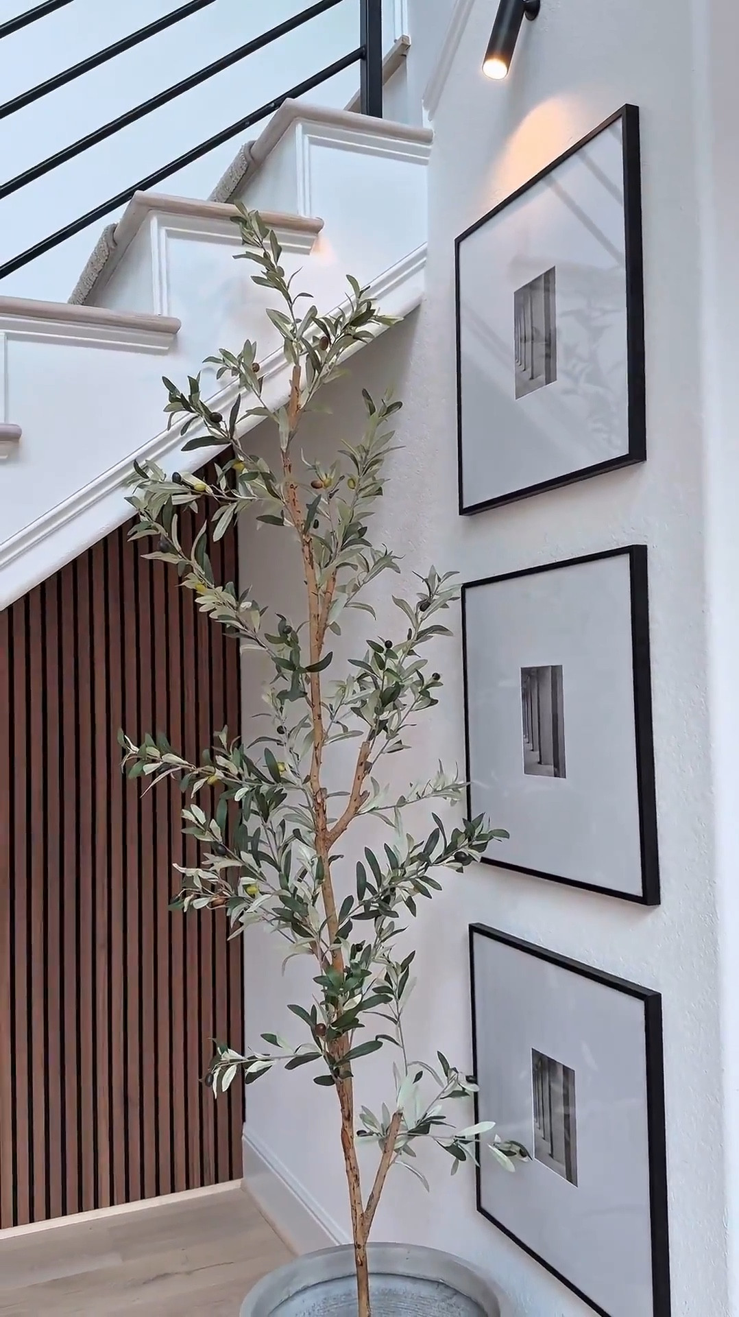 These frames are exactly what I was looking for! Wanted large pieces that look high-end and classy but didn’t want to empty my wallet – and BOOM, found the perfect match 🙌 Size is spot-on and quality looks fantastic so far. Total value for your money – you NEED these for your space!

#LTKHome #GalleryWall #HomeDecorFinds #BudgetFriendlyDecor #WallArt #HomeStyling
#LTKStyleTip

#LTKSaleAlert #LTKHome