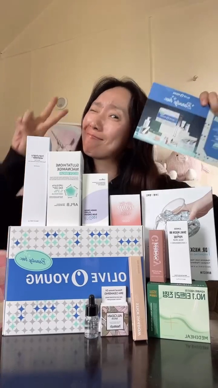 Unboxing & Review {June Beauty Box}🎁
@oliveyoung_global *PR
——-
🌸shop the post🌸
🔗
🎁discount code : HYUNMI2023
WORLDWIDE SHIPPING✈️
——-
🏷️ cleansing gel @haruharuwonder_official @haruharuwonder_kr_official 
🏷️ body wash @aplb.official 
🏷️ sun fluid @isntree @isntree_kr 
🏷️ snail cream & essence @jumiso_global @jumiso_official 
🏷️ cleansing balm @heimish_cosmetic @heimish.kr @heimish.au 
🏷️ lipgloss @periperaofficialusa @peripera_official 
🏷️ blusher @cliocosmetics_global @cliocosmetics_official 
🏷️ eye shadow stick @immeme_official 
🏷️ hydration mask pack @rovectin_global @rovectin_kr 
🏷️ modeling pack @mediheal_us @mediheal_official 

@oliveyoung_global 
#oliveyoungaffiliate 

#oliveyoungbeautybox 
#koreanskincare changed my life💃✨
#glowingskincare 

#shopltk #ltk #ltkbeauty #ltkover40 #ltkeurope 

#haruharuwonder #haruharuwondercleansinggel #aplb #isntree #isntreekorea #isntreesunfluid #mediheal #medihealmodellingpack #clio #clioblusher  #immeme#peripera #ugc #ugccreator #prunboxing #ugccommunity #ugcjourney #oliveyoung 
#올리브영 #올리브영추천템 #올리브영해외배송