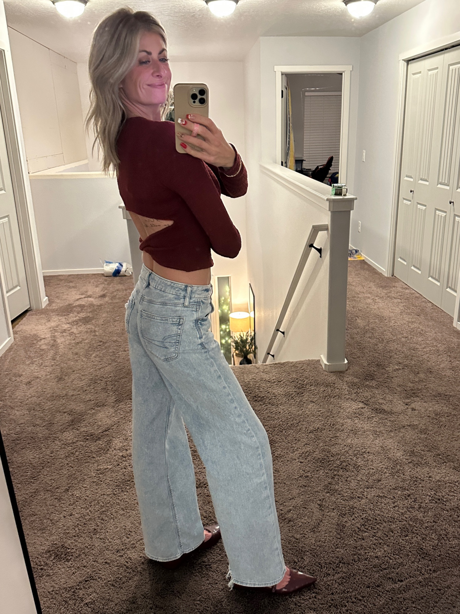 Holiday outfit, Christmas outfit, cut out top, backless top

Medium in top, 0 long in jeans 