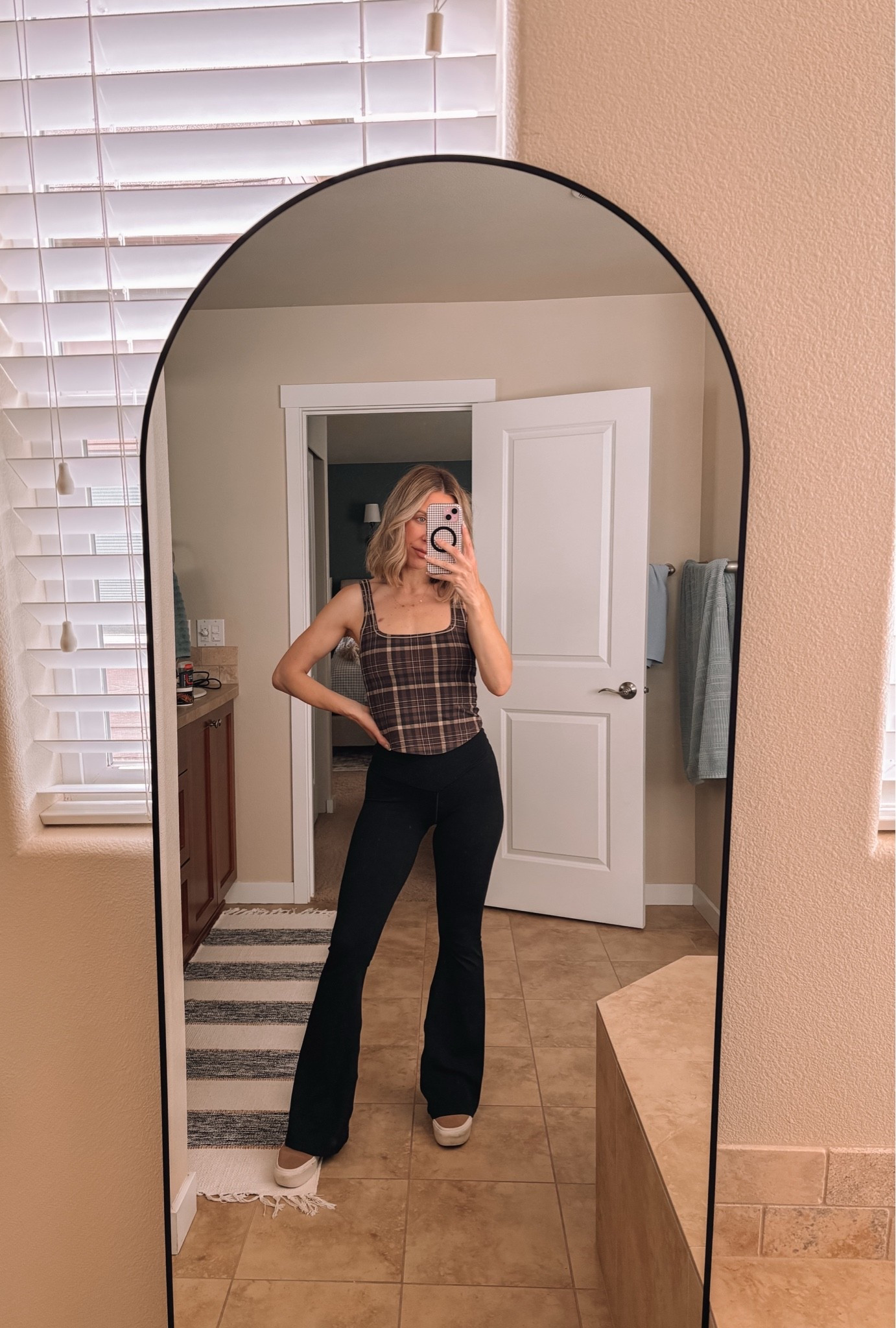 Casual work from home day in my favorite ever viral leggings from @Aerie. I’m in a small top and leggings.

#LTKootd #LTKmomlife #LTKSeasonal