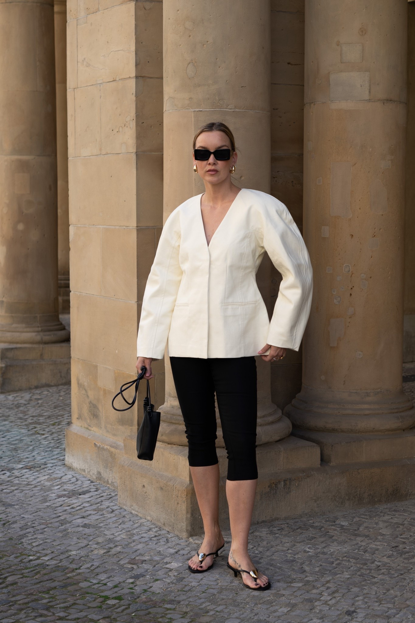 Capri pants & statement blazer 

#LTKeurope #LTKspring