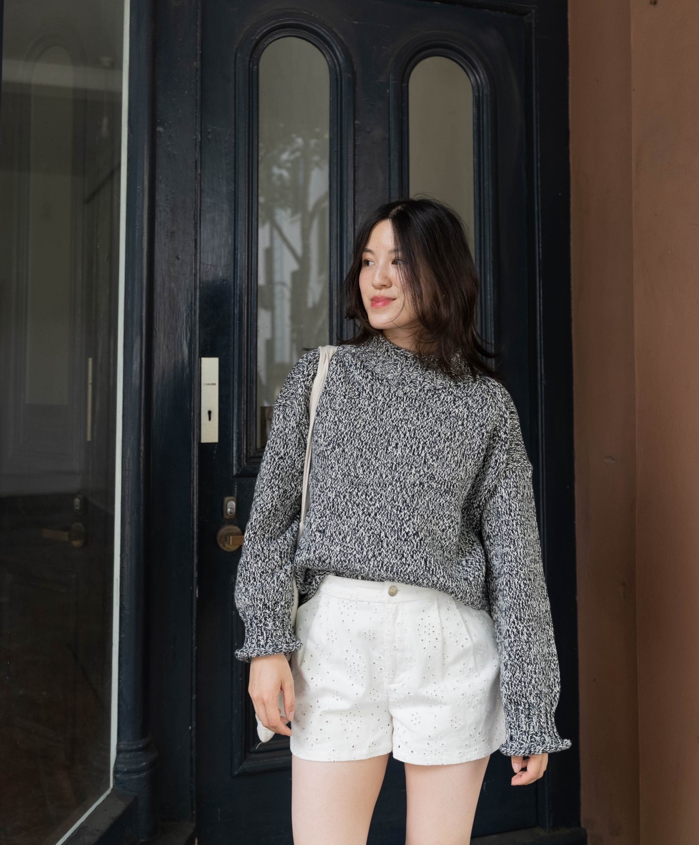 One of the best sweaters out there 🤍 cotton, really nice sleeve and neckline details, oversized but not too much 🦋