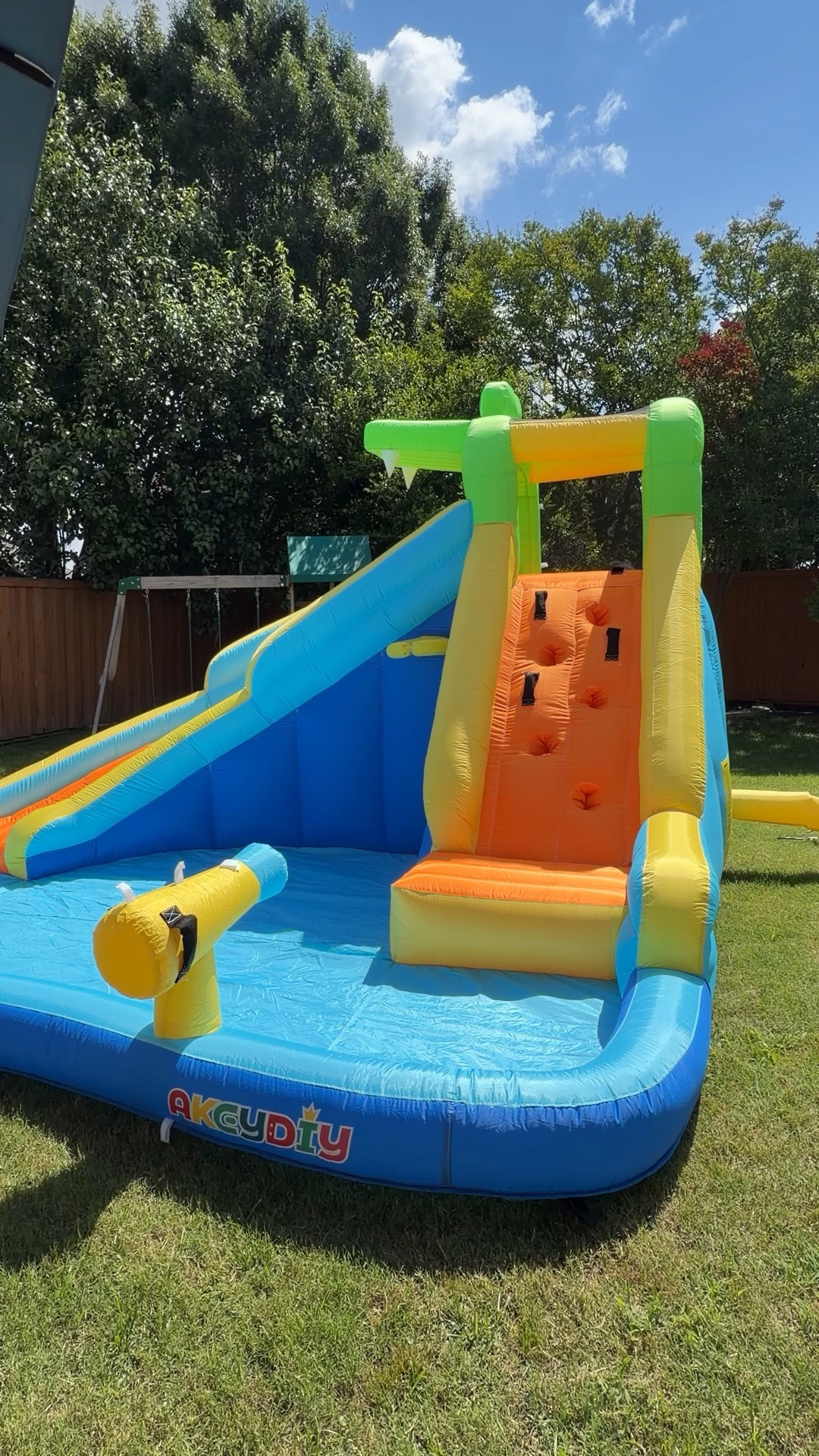 Bounce house with water // kids activities