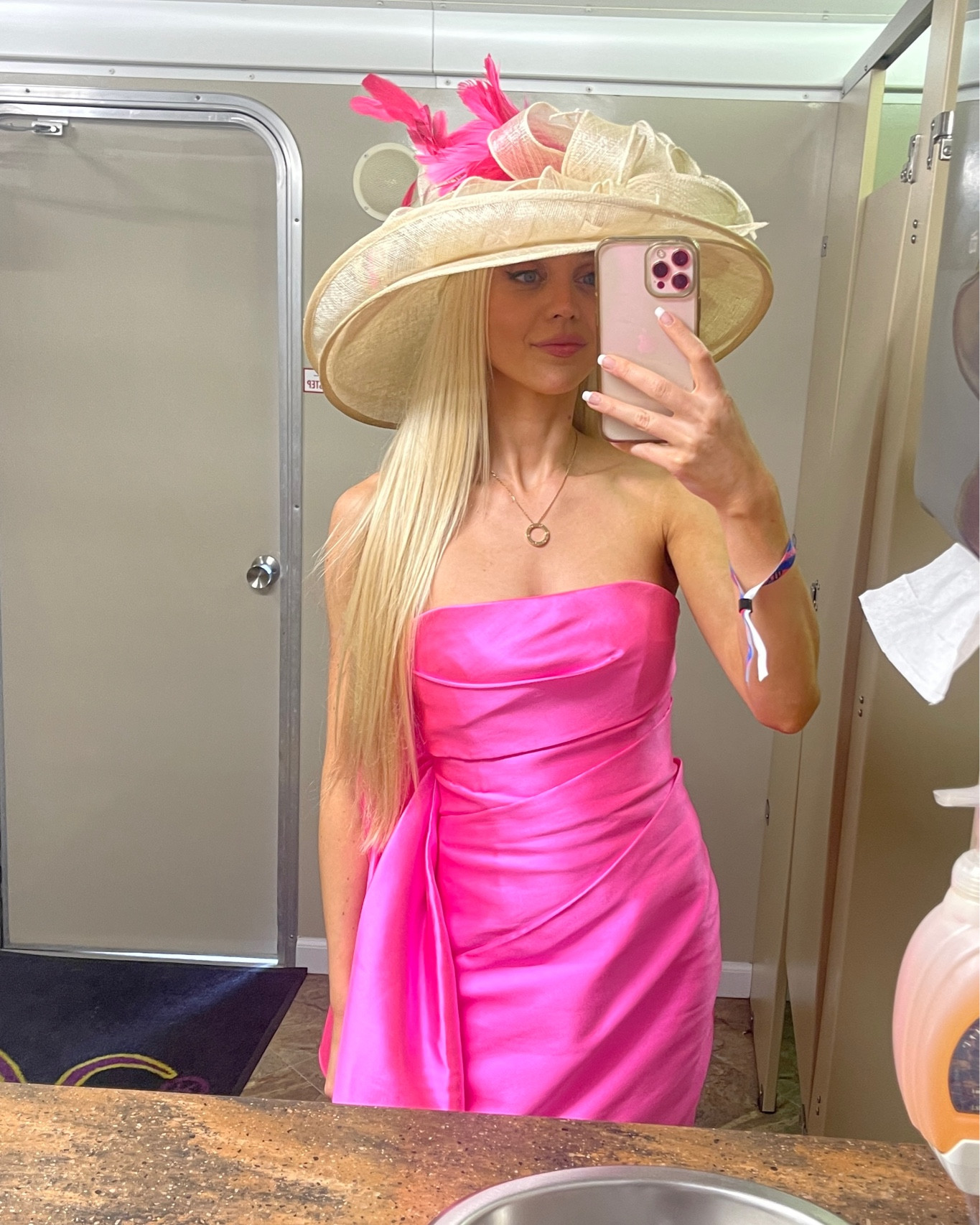 Derby horse race outfit 

#LTKSeasonal #LTKFind #LTKtravel