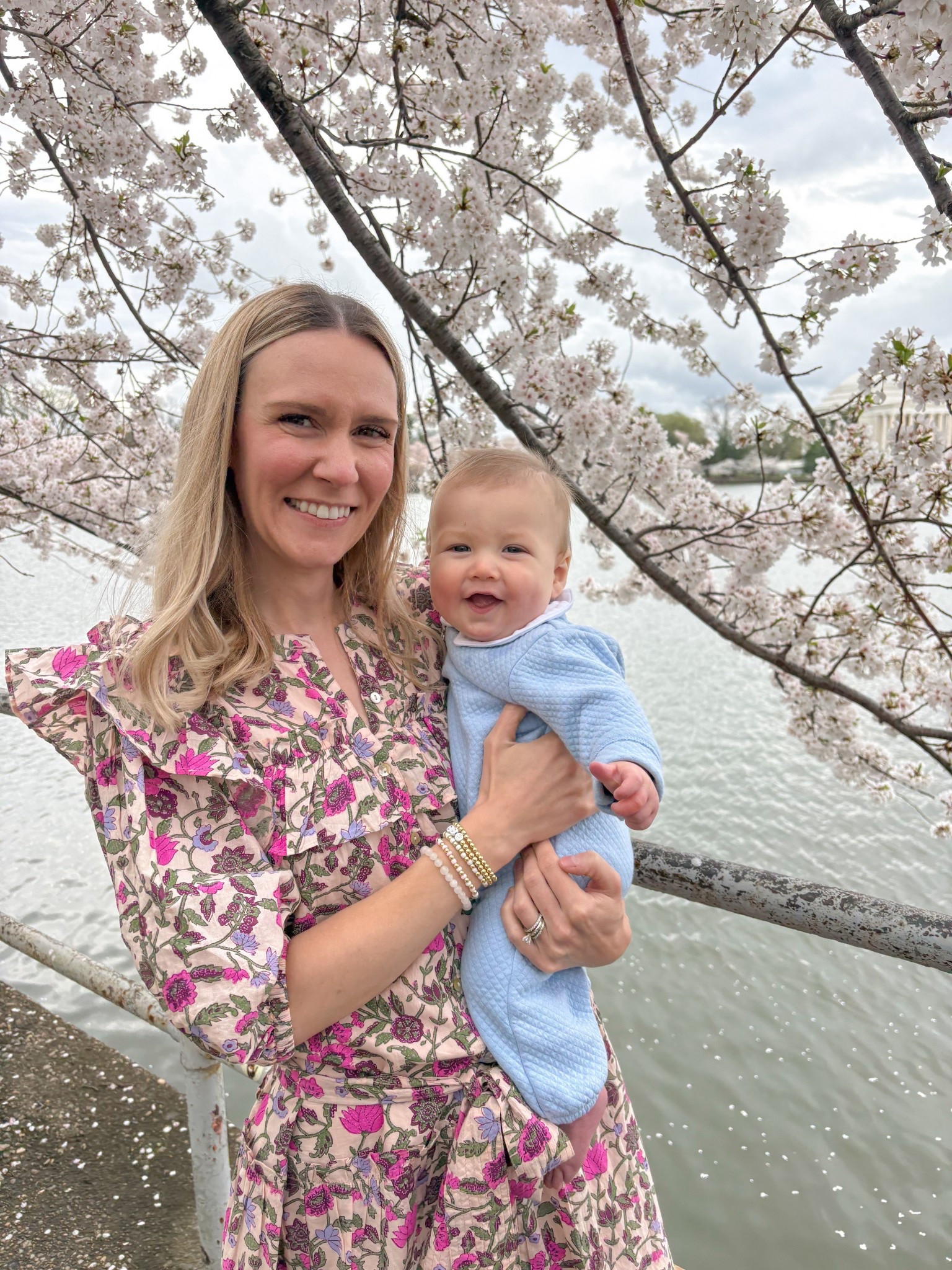 Floral spring dress size small / baby boy classic clothing playing size 3-6m