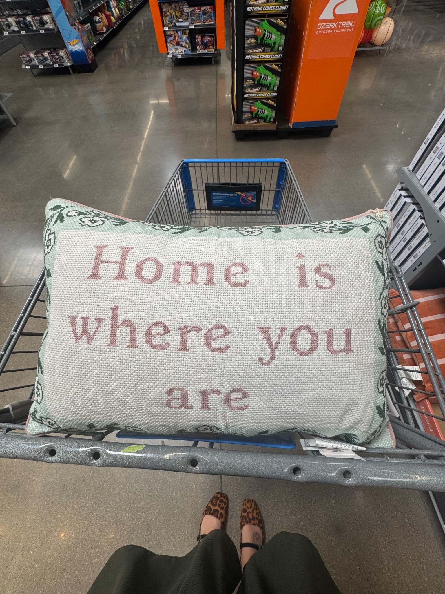 Would you style this on your couch or bed? 👀