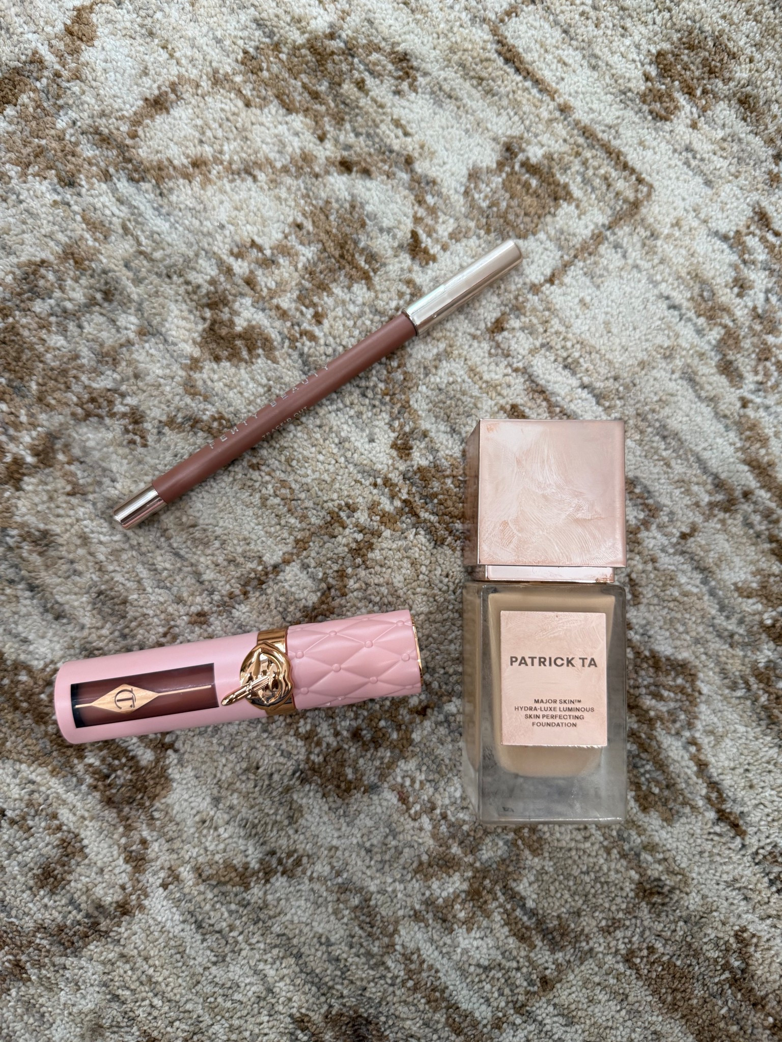 The stars of happy hour. The @patrickta Major Skin Hydra-Luxe Luminous Skin Perfecting Foundation For Natural Glow, @fentybeauty Trace'd Out Longwear Waterproof Pencil Lip Liner and @charlottetilbury Big Lip Plumpgasm Plumping Lip Gloss for the perfect glowy happy hour makeup look. Shades: Golden, PNUT BUTTA and Fair/Medium. 

Don’t forget that @sephora has a FREE Beauty Insider Program! Beauty Insiders can enjoy free shipping or buy online pick up in store as well as same-day delivery (what I am currently obsessed with doing!).  Other perks of the program include: free returns, birthday gifts and so much more! And it’s free to sign up, yay! 🤩 It makes shopping for my go-to products that much easier. @sephora #sephorapartner #sephorahaul 