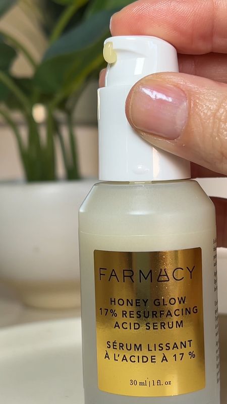Save on entire farmacy site with: CLAUDIA20 #antiaging #farmacybeauty #honeyglowserum #ahaserum #pores 
