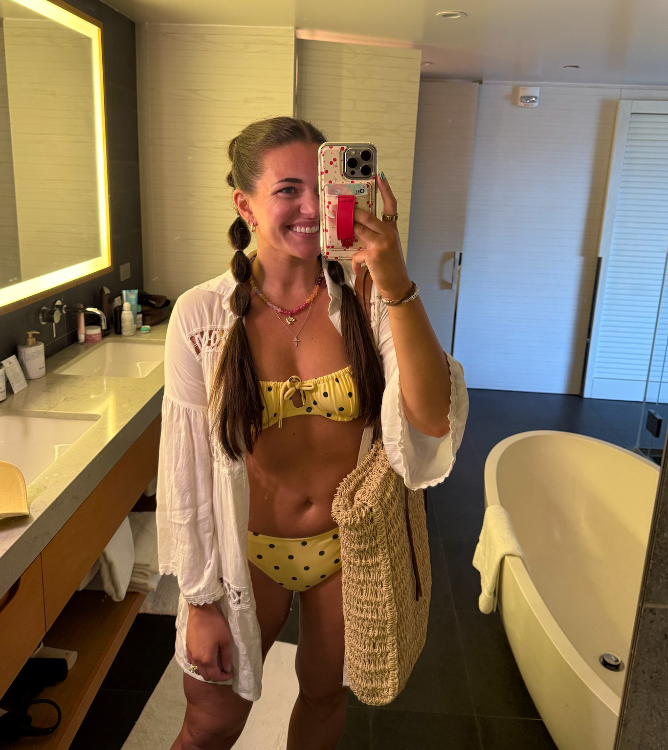 Maui outfit! 36B in top & M in bottoms


Beach Vacation | Vacation Outfit | Vacation Look 

 #LTKootd #LTKSwim #LTKTravel