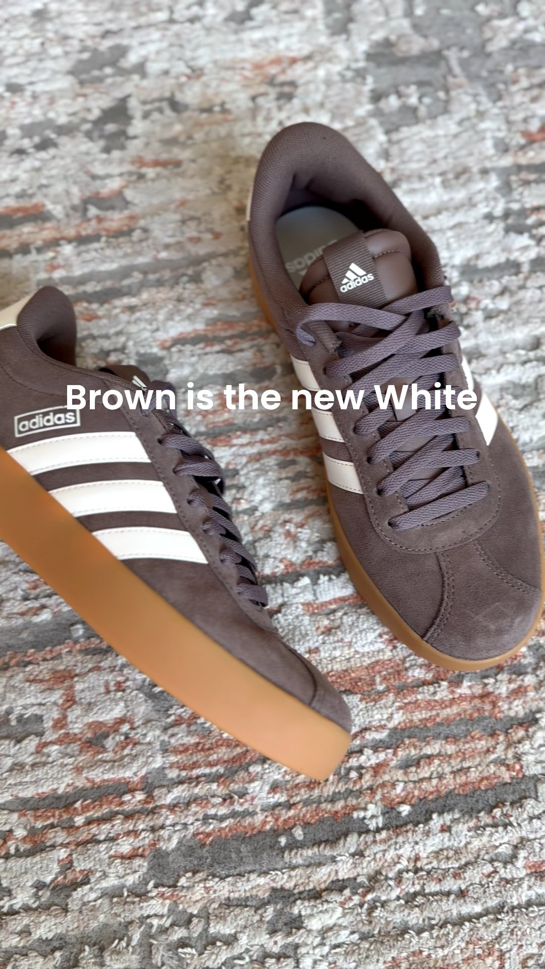 BROWN IS THE NEW WHITE 👟
You’ll reach for these more than your classic sneakers. They go with literally everything 👏🏻
✔️ Chic
✔️ Comfy
✔️ Easy to style

The key: brown works like black — but softer. So you can mix it with black, white, navy, or even deep green & still look intentional.

These sneakers fit true to size.

#LTKShoeCrush #LTKFindsUnder100 #LTKOver40