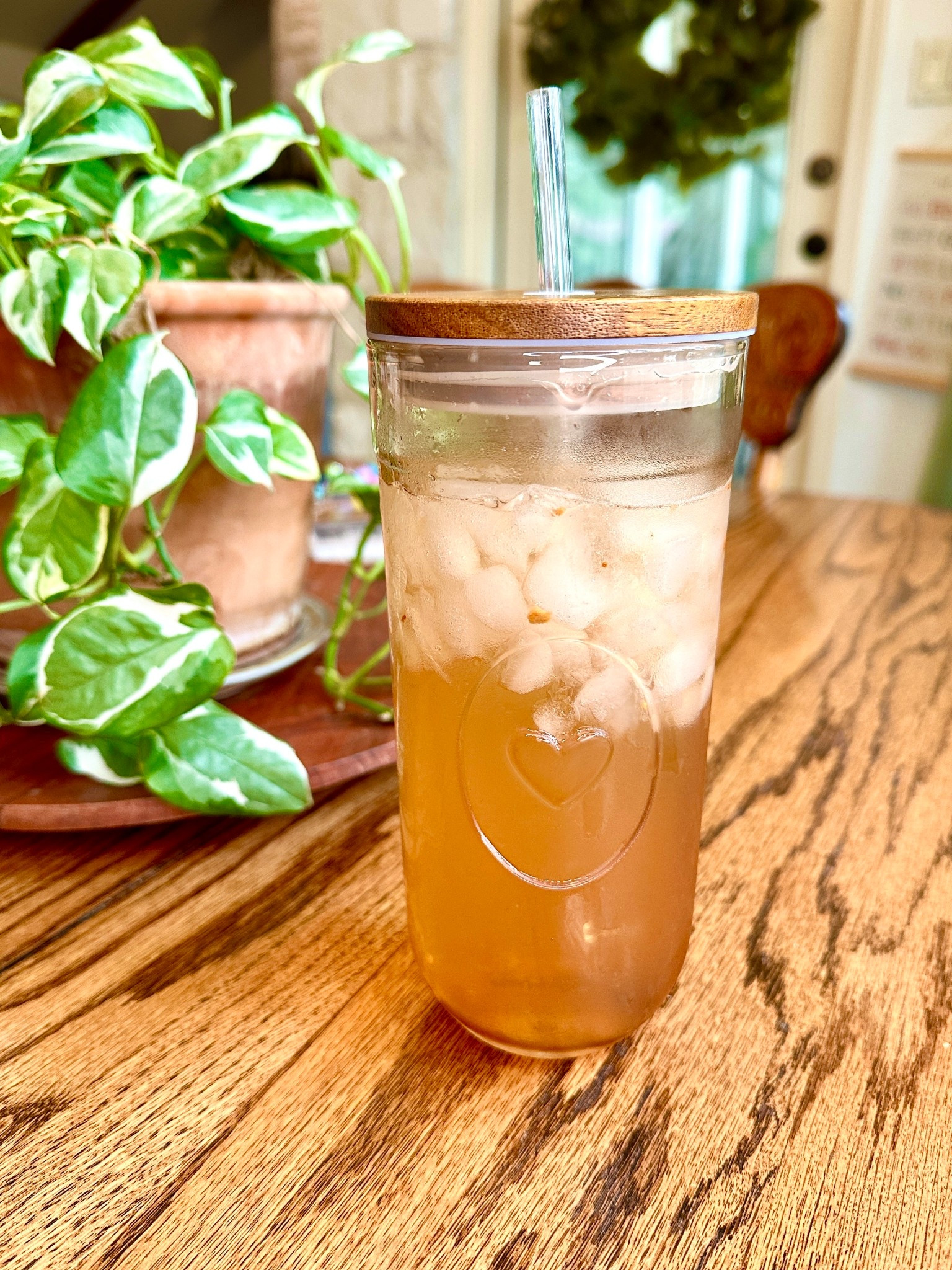 Obsessed with this glass cup 🤍
Perfect for iced tea, cold brew, or a little afternoon pick-me-up.
The wood lid + heart detail makes even a basic drink feel special.

Linked here ✨

#LTKmomlife #LTKHome #LTKselfcare