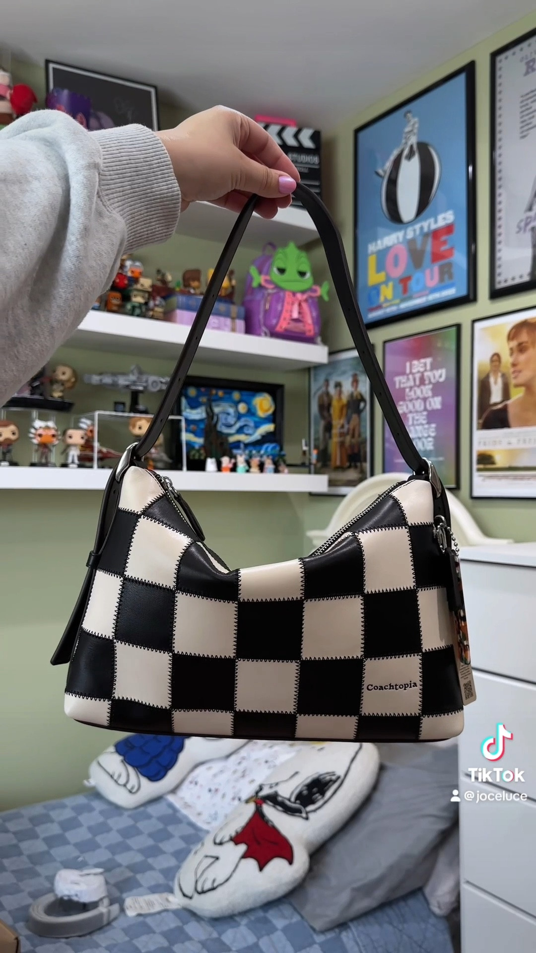 the newest baddie to my collection:  the alter ego shoulder bag in checkerboard 🏁🤩👜 the bag comes in and out of stock so keep checking!! #coach #coachbag #coachtopia

#LTKItBag
