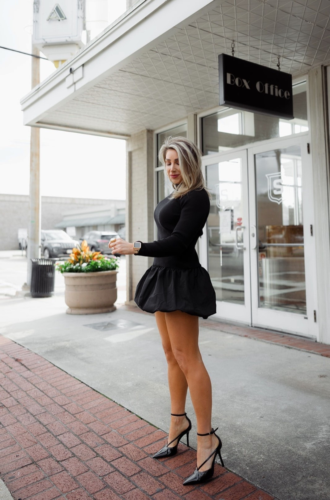 A little black dress for the holidays. ♠️✨

Holiday dress, lbd, bubble skirt, fall outfit, party dress, Christmas event dress



#LTKHoliday #LTKStyleTip #LTKParties