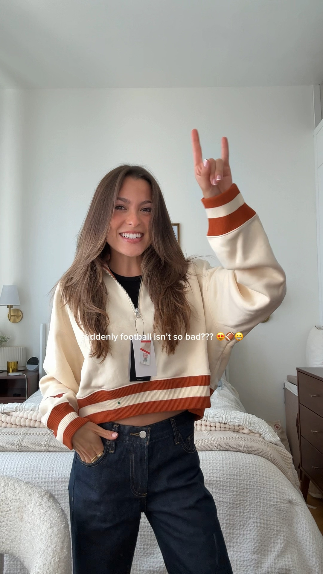 sooo if your a girly pop who needs a reason to be excited for football… here’s your sign to go get yourself a cute outfit from fanatics !!! @fanatics #fanatics #ad
