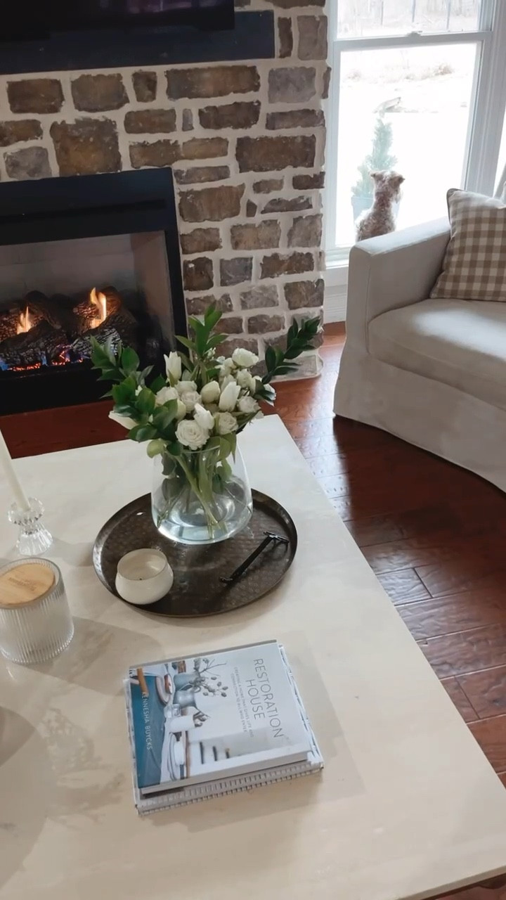 Coffee Table Decor

Coffee table books  faux florals  faux flowers  tulips  faux tulips  coffee table books  living room inspo  decor  living room decor  spring decor  spring finds  VintagePickin 

#LTKWatchNow #LTKStyleTip #LTKHome