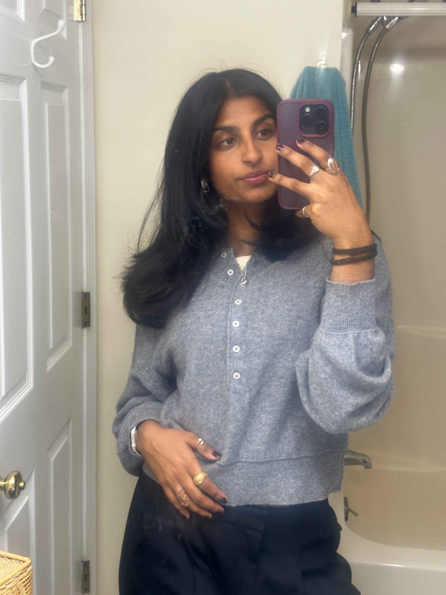 Dirty mirror oops! Absolutely loving this cashmere sweater, so soft and comfortable- perfect for the winter! ❤️❄️

Free people, cashmere, Henley, sweater, cardigan, grey, womens fashion, winter outfit

#LTKootd #LTKHoliday #LTKGiftGuide