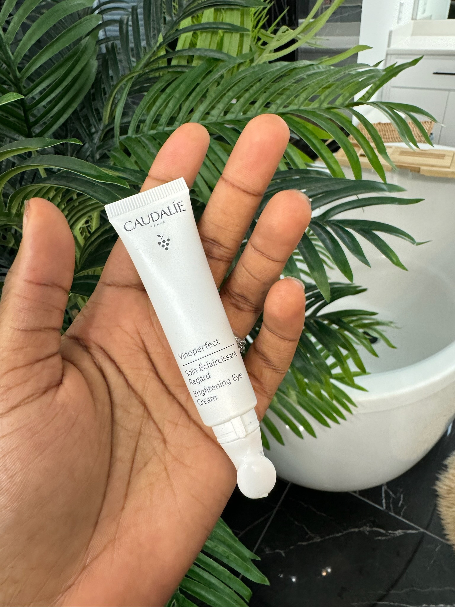 Obsessed with how this Caudalie Eye Cream instantly wakes up my under-eyes—so hydrating, so smoothing, and my go-to for looking well-rested even on no-sleep days. ✨


Caudalie eye cream, influencer skincare, under eye cream, dark circle treatment, hydrating eye cream*
 

 #LTKBeauty