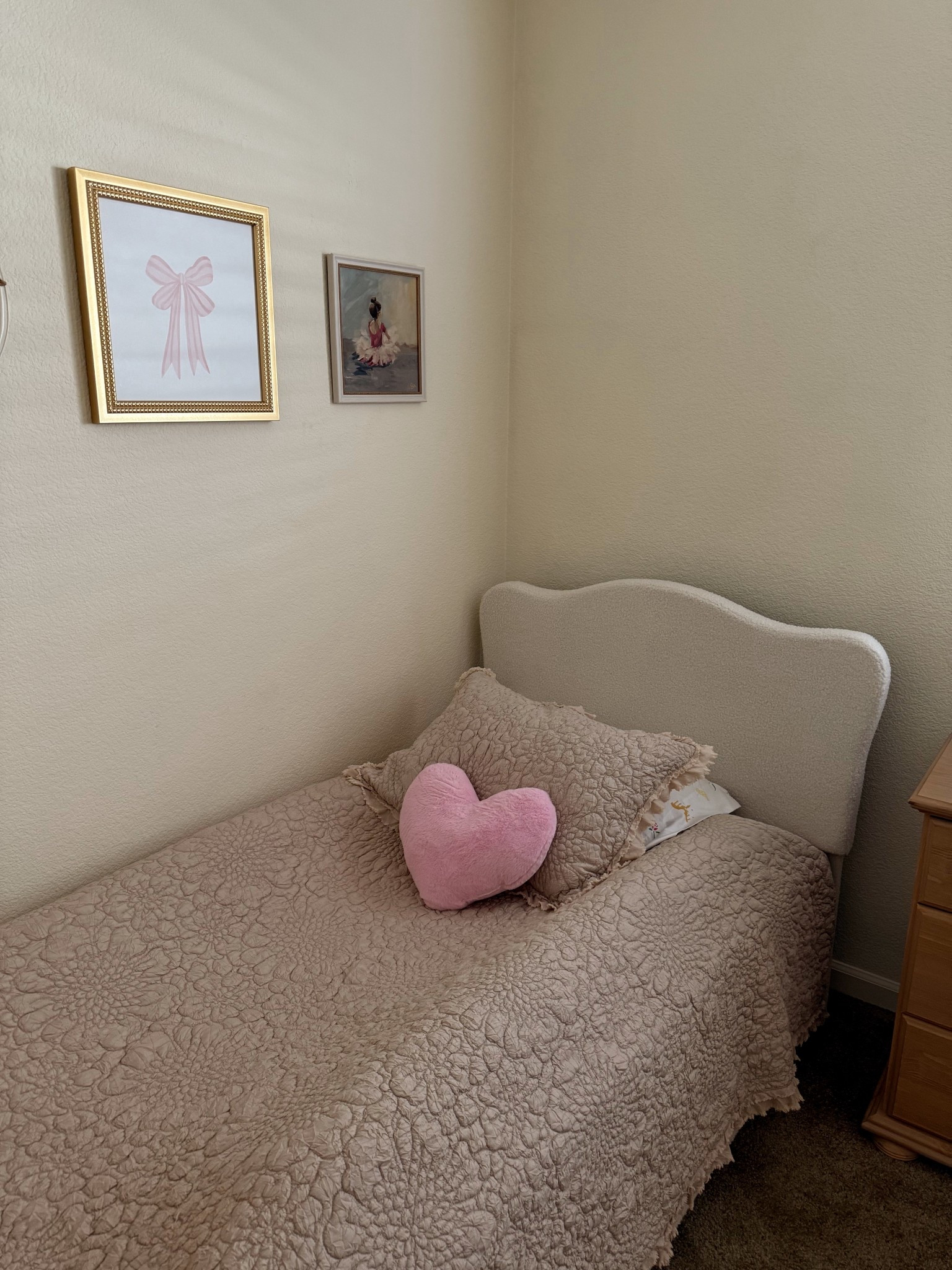 Harper’s heart pillow for Valentine’s Day! 💘