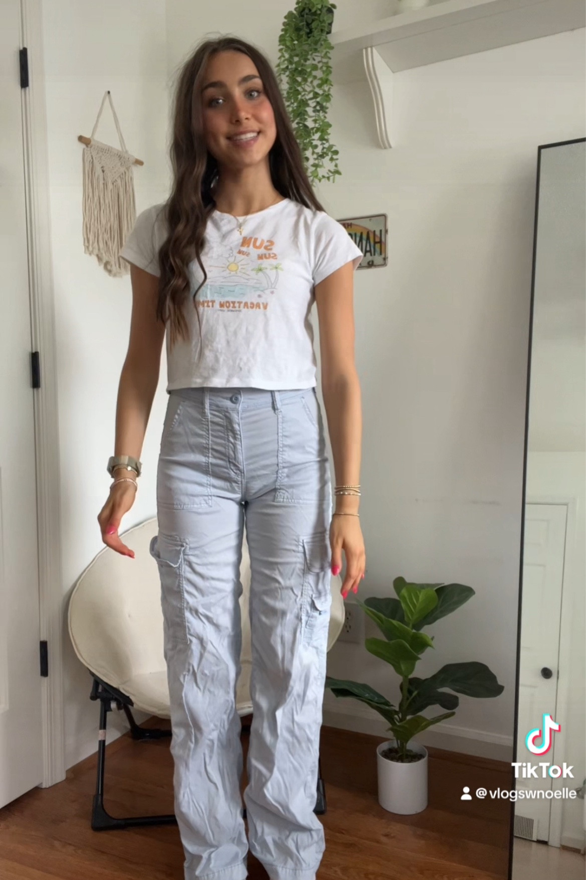 i linked the same aerie tee but they don’t sell it in this print anymore! 😔