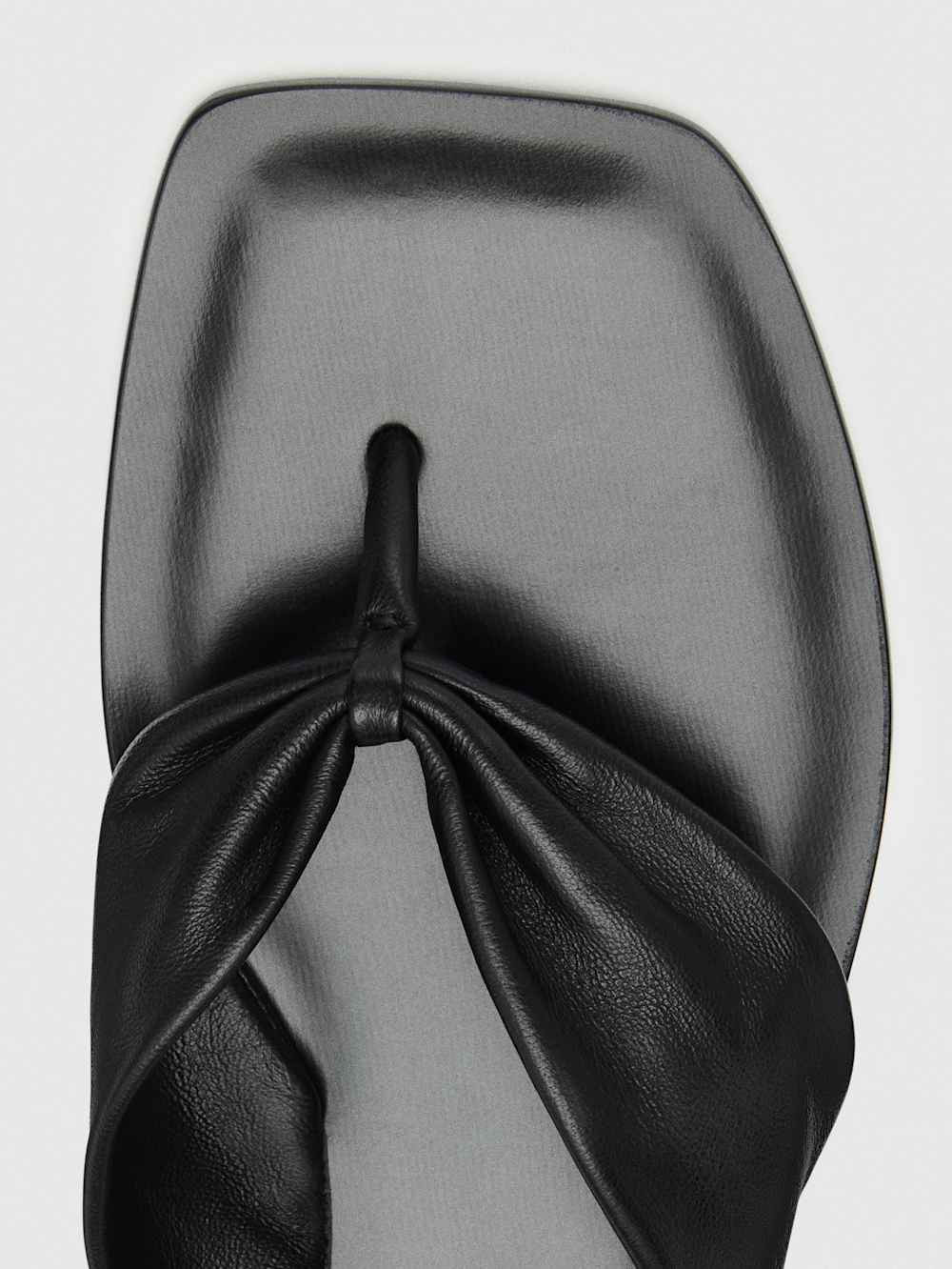 Larsen Thong Sandal | Reformation (Global)