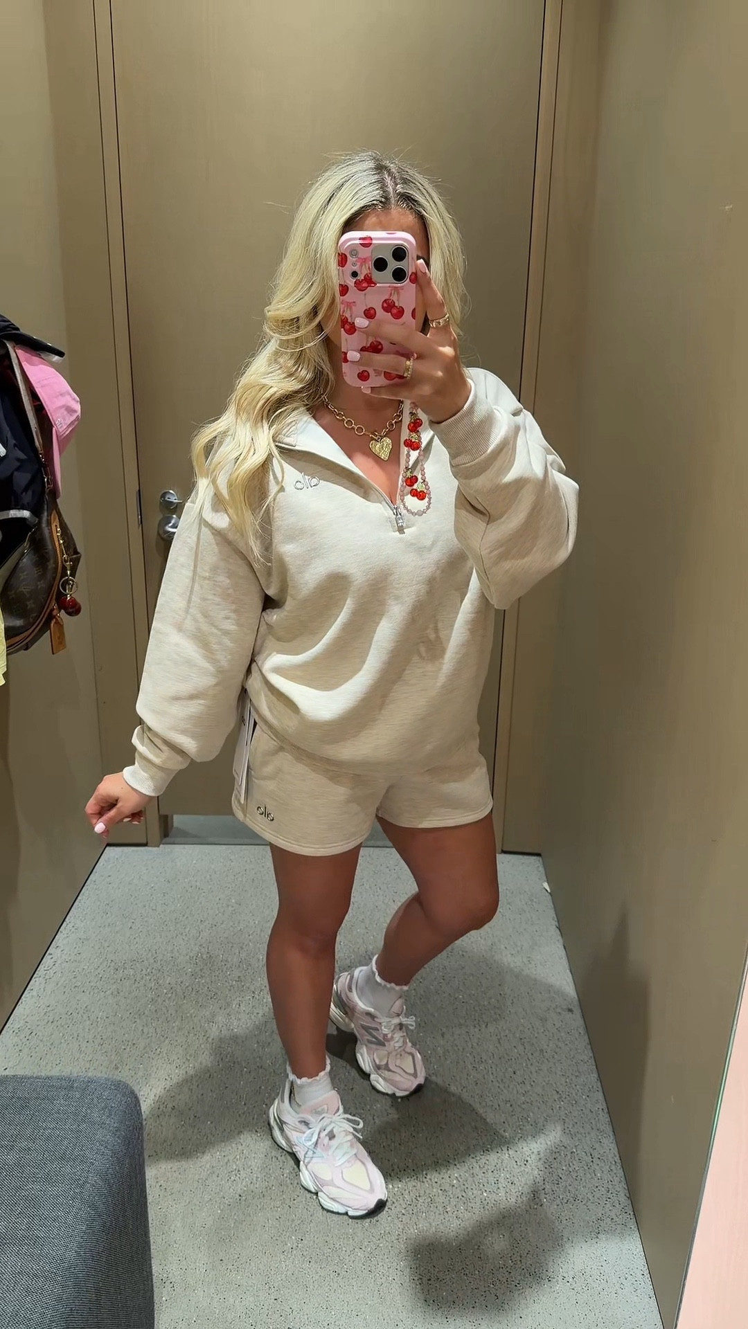 Alo oatmeal heather matching set
Size small
New balance tts