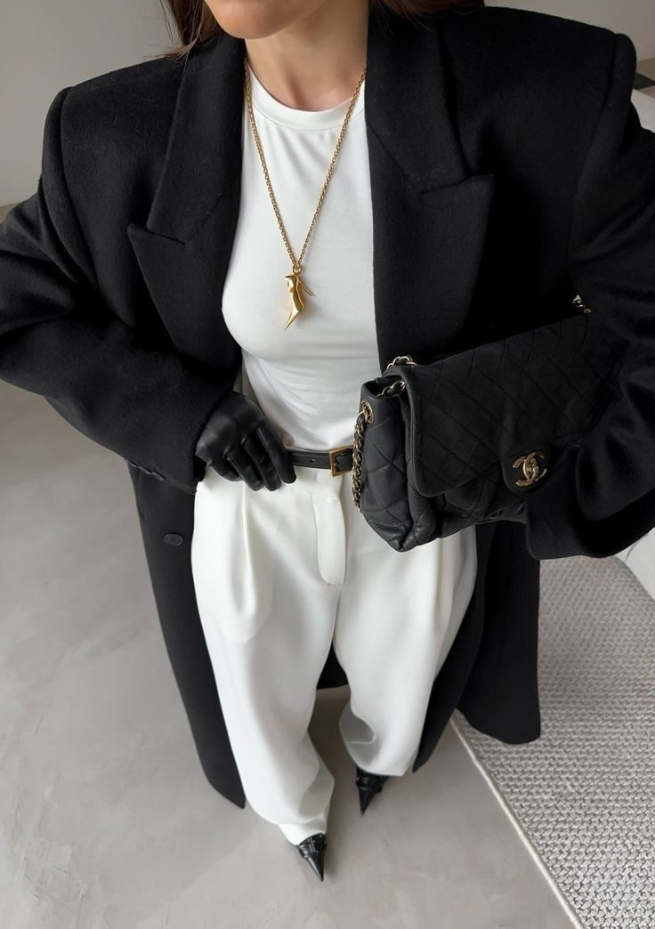 Winter Outfit in black and white 

#LTKdeutschland #LTKwinter #LTKeurope