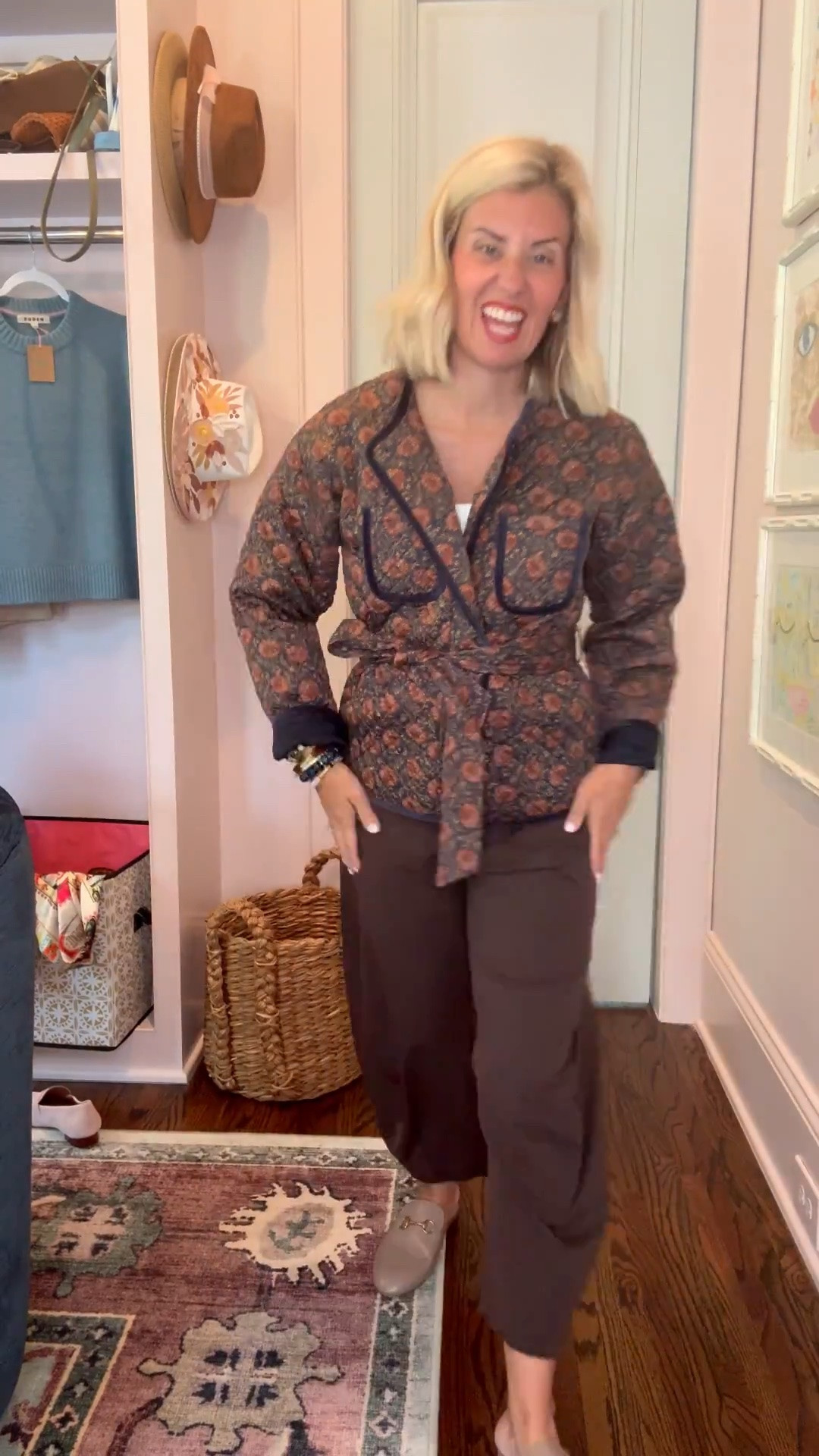 This tank has quickly become a favorite and I couldn’t wait any longer to share this jacket from Hill House!
Tank - xs
Jacket - xs
Pants - 4P
Shoes - 8 tts 

Code Catherine20 at Allie + Bess ￼