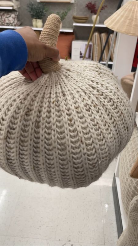 The best pumpkin pillow I’ve seen and the best color I’ve seen it in…neutrally bias. 😁

This pillow is so soft and the perfect size to add to your bed or sitting nook for a decorative #fall flare🤎

•Follow for more home decor!!•

#homedecor #target #studiomcgee #knit #pumpkinpillow #pillow 

#LTKSeasonal #LTKhome