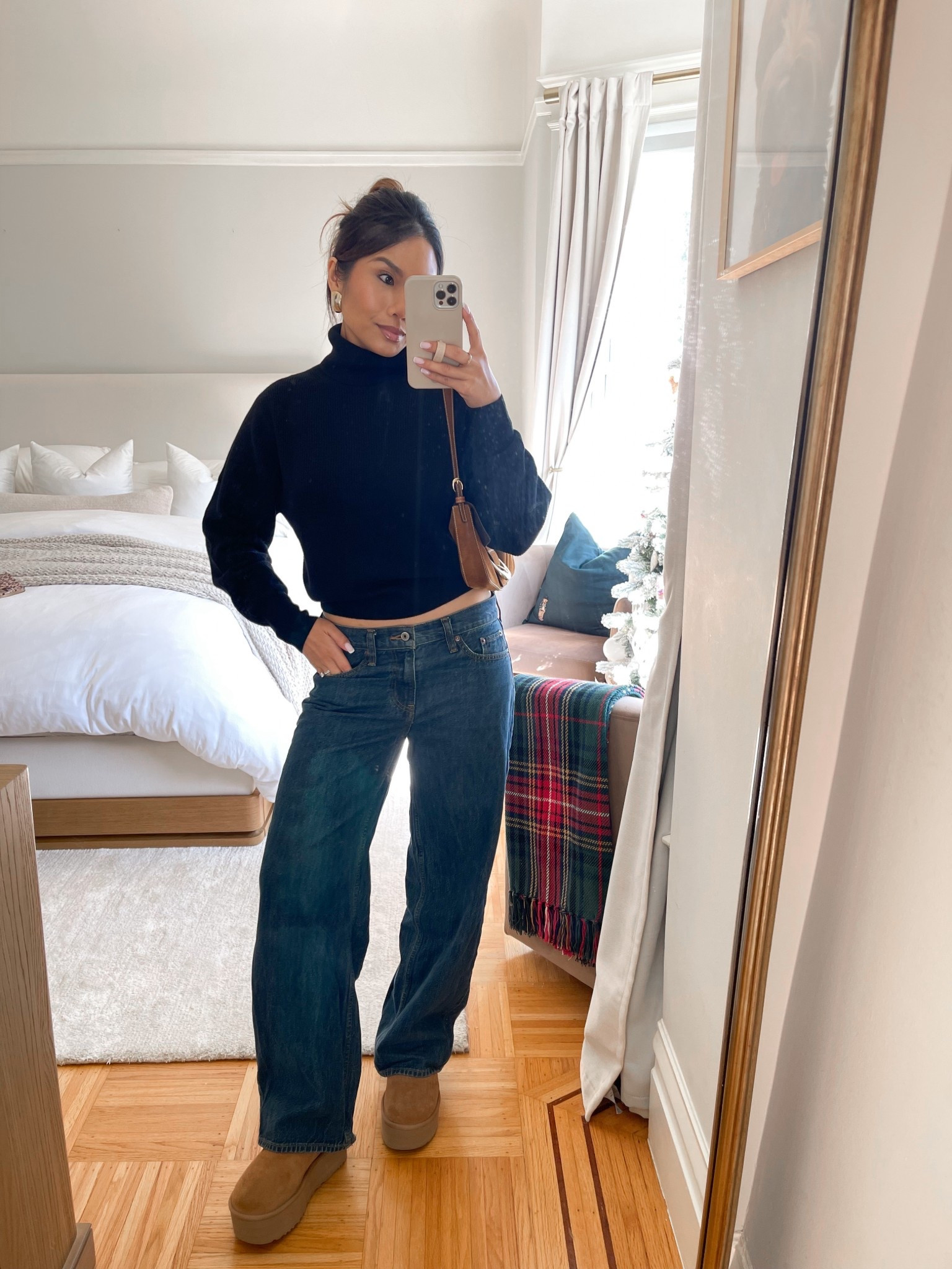 Perfect winter outfit! Turtleneck and Uggs :) 

Cashmere turtleneck - tts, xs
Low rise baggy Jeans - tts, 25 short 
Platform Uggs - sized down one size 

#LTKootd #LTKFindsUnder100 #LTKPetite