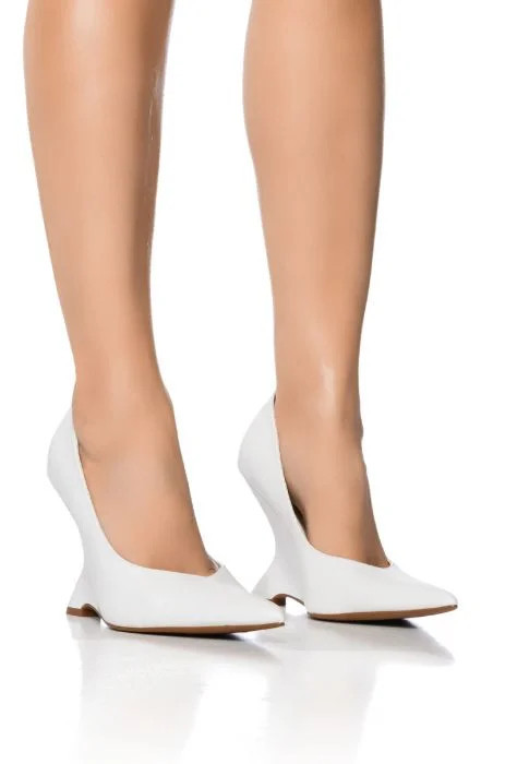 AZALEA WANG TEGWEN WHITE PUMP IN WHITE | AKIRA