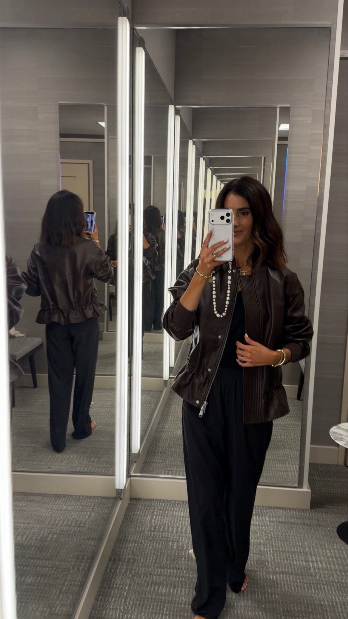 NSALE outfit 🚨 I’m just shy of 5-7” wearing the size 4 jacket and small flowy pants from Vuori #stylinbyaylin #aylin #nordstrom #nsale

#LTKootd #LTKSaleAlert