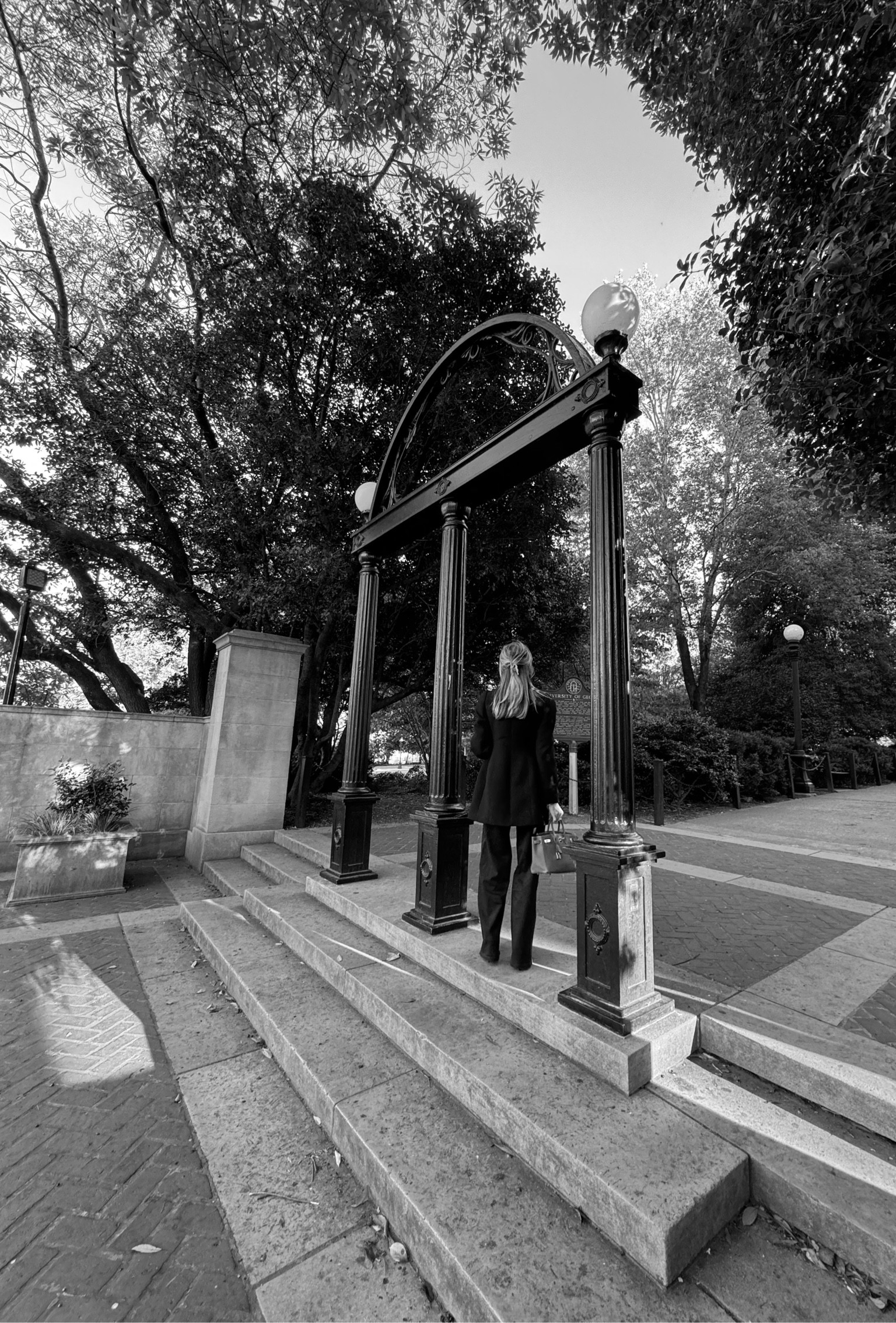 Obsessed with these wide leg jeans! Wore the jacket that can be a dress as a jacket this time ✔️