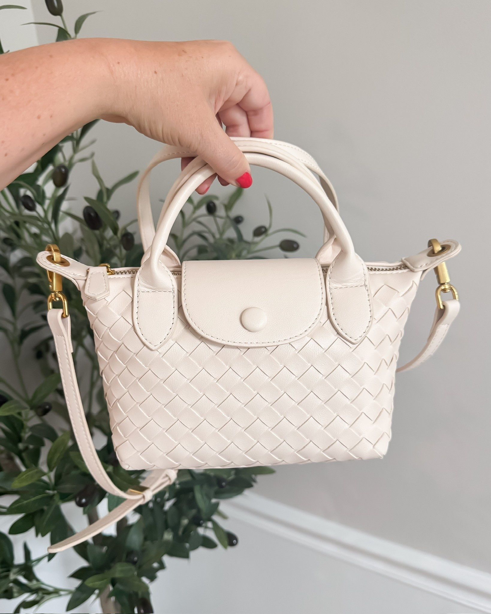 I bought this mini woven bag because I wanted something neutral that could go with almost every outfit without feeling boring. The ivory color, gold hardware, and two carrying options make it easy for errands, lunch, or vacation days when I only need the essentials.

ivory woven handbag, mini crossbody bag, neutral purse, top handle bag, summer accessories, everyday handbag, woven purse, gold hardware, vacation bag, lovelylifestyling

#LTKootd #LTKTravel #LTKOver40